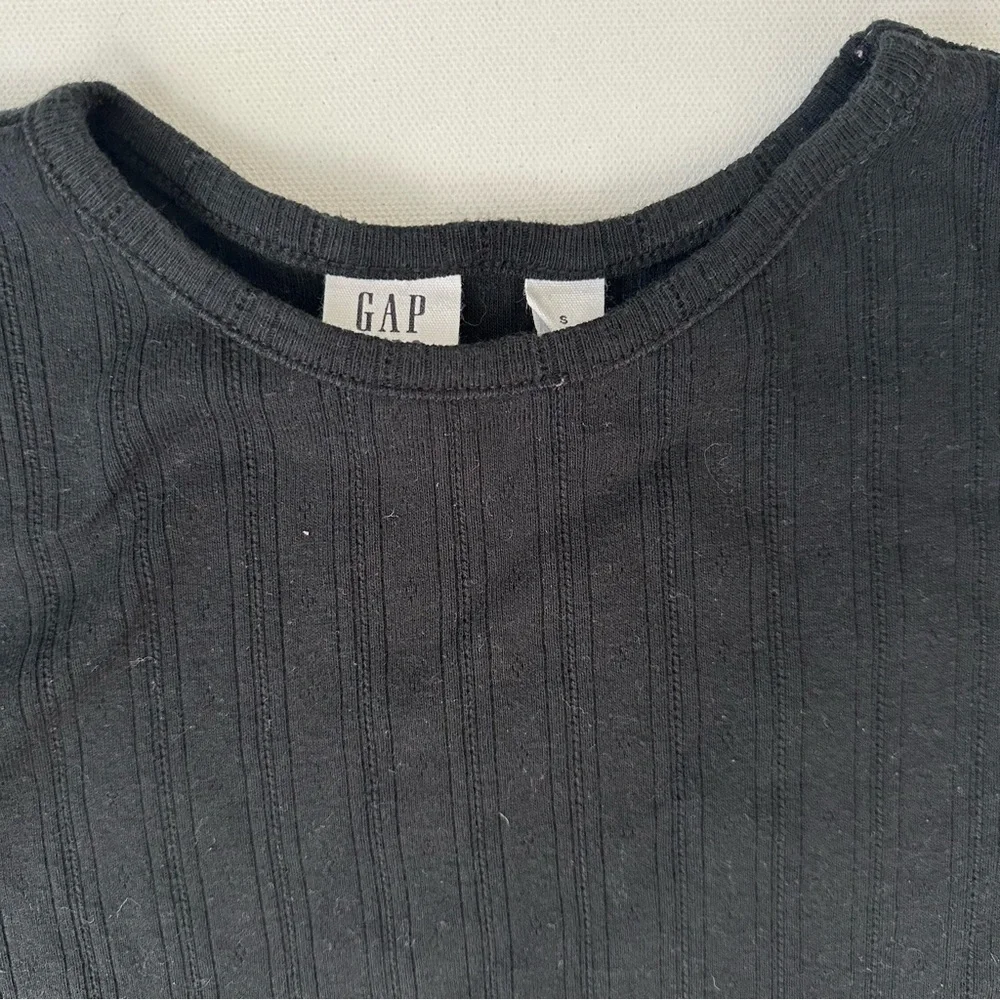 GAP Black Ribbed Top with Ruffled Edges Size S